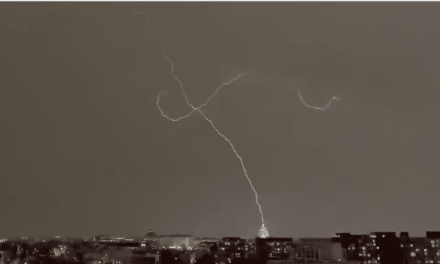 US Capitol struck by lightning on NYE; Four iconic buildings struck in one night